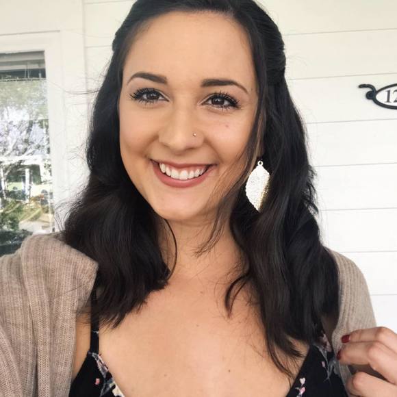 Meet your Posher, Megan - Picture 2 of 3